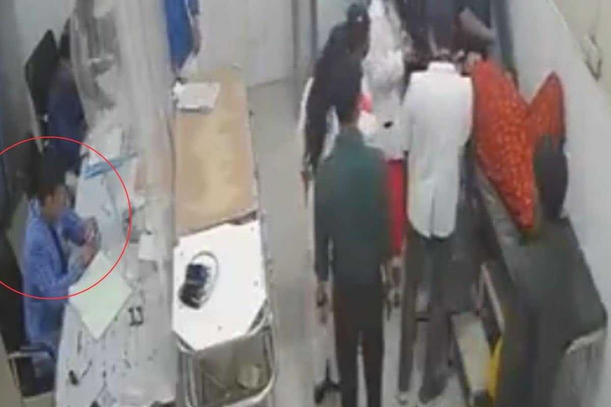 60-Year-Old Dies Of Heart Attack While Doctor Busy ‘Watching Reels’ At UP Hospital | Video