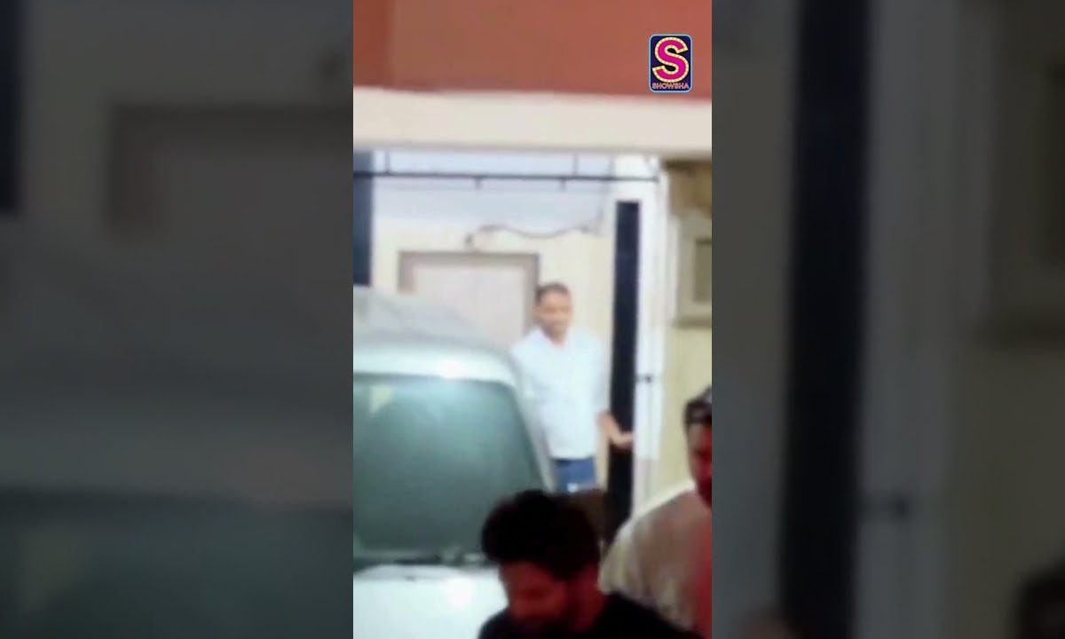 Allu Arjun Spotted In All Black As He Arrives At A Director’s Office | Fashion | Bollywood | N18S