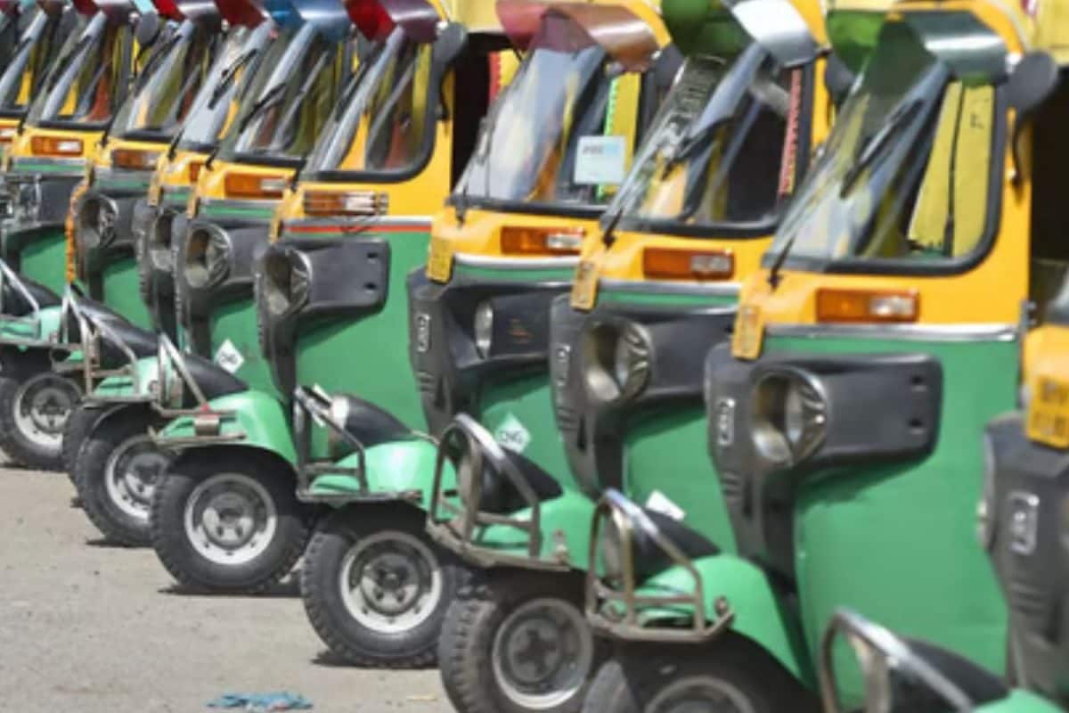 Autorickshaw Driver ‘Harassed’ By Traffic Cop Invited As Special Guest To Kanpur R-Day Function