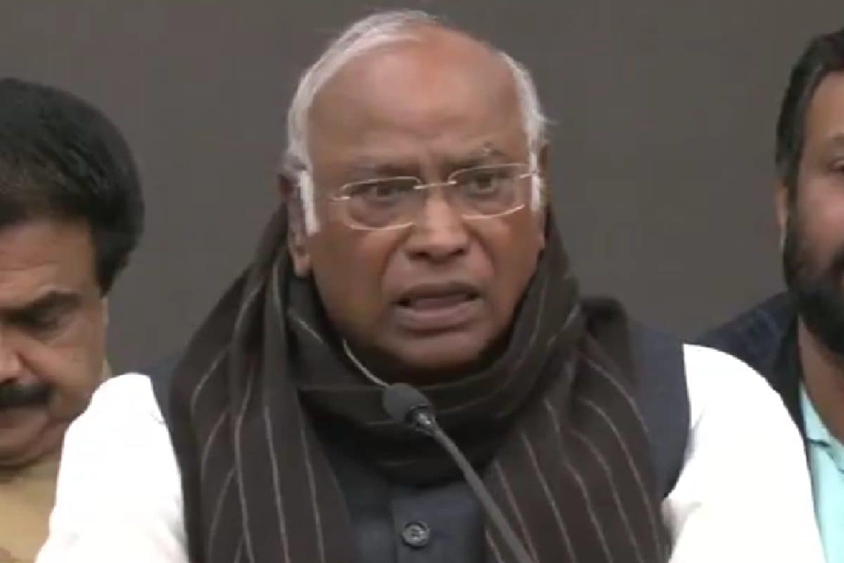 Kharge Condemns Bhagwat’s ‘True Independence’ Remark, Warns Of Consequences