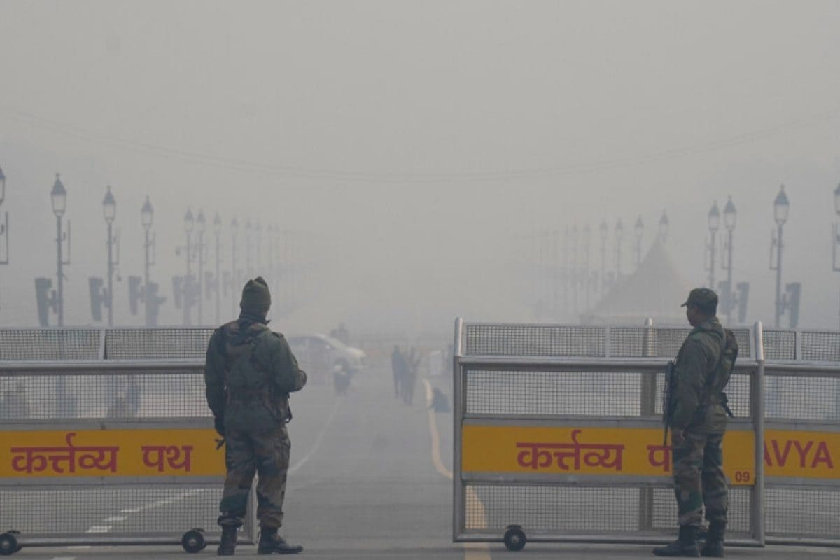 Dense Fog Engulfs Parts Of Delhi On New Year’s Day, Partly Cloudy Skies On Forecast Dense Fog Engulfs Parts Of Delhi On New Year’s Day, Partly Cloudy Skies On Forecast