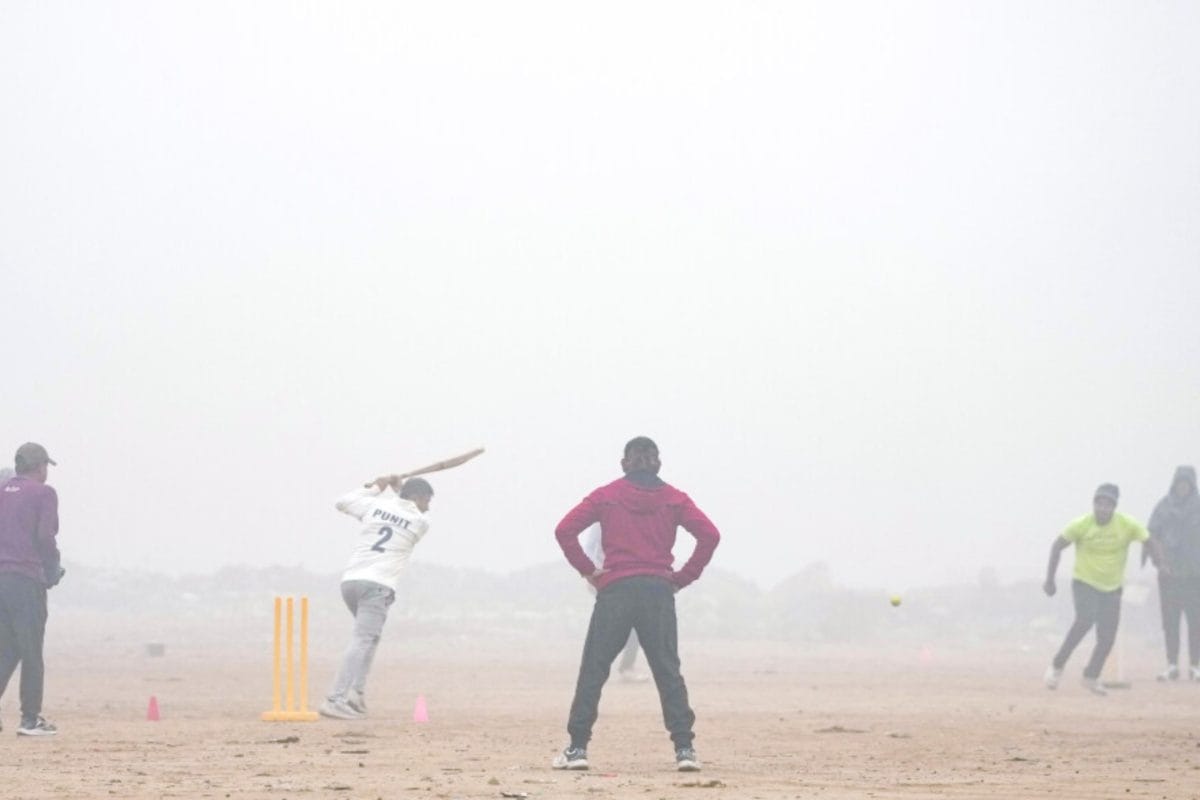 Thin Layer Of Fog In Parts Of Delhi, Nearly 25 Trains Delayed; Air Quality ‘Very Poor’