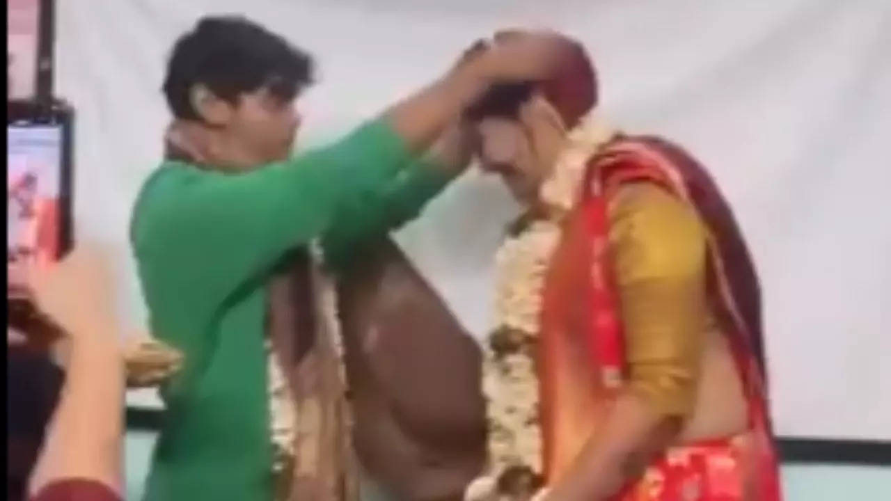 Watch: West Bengal professor ‘weds’ student in class, faces inquiry