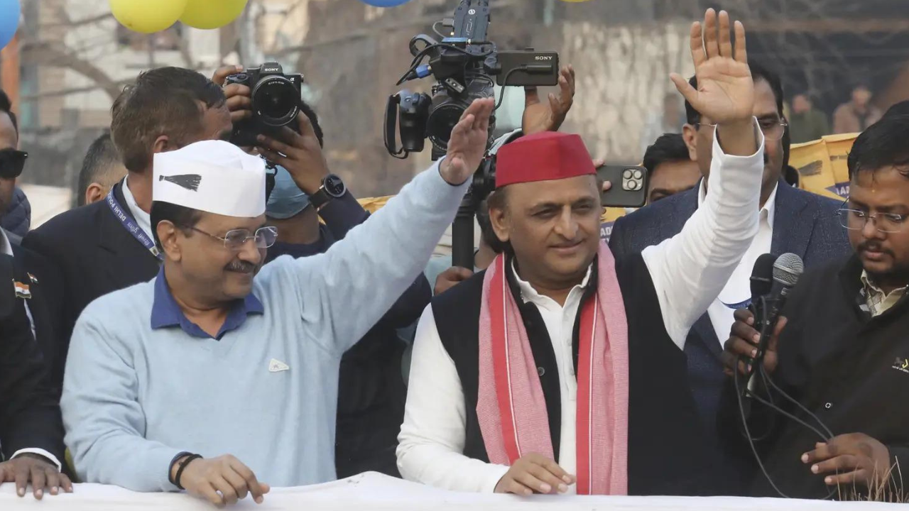 In Akhilesh’s call to elect AAP in Delhi, a subtle message for Congress
