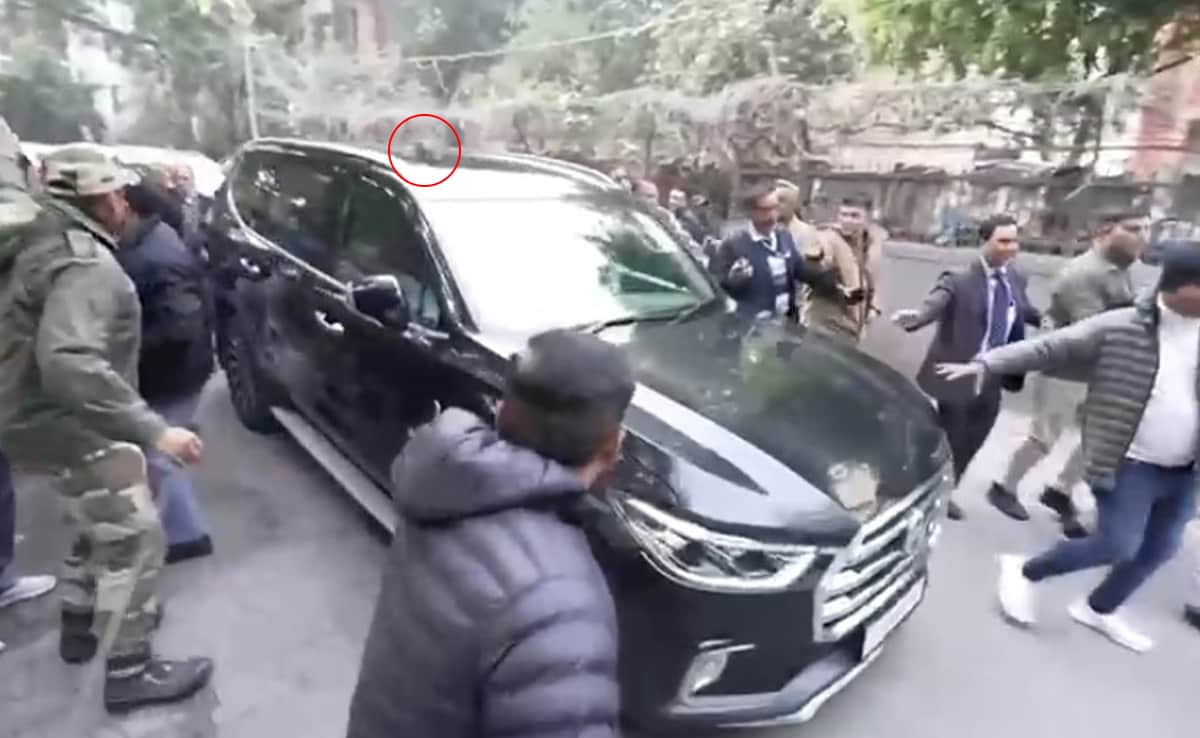 AAP Claims Arvind Kejriwal’s Car Attacked By BJP Workers, Party Hits Back
