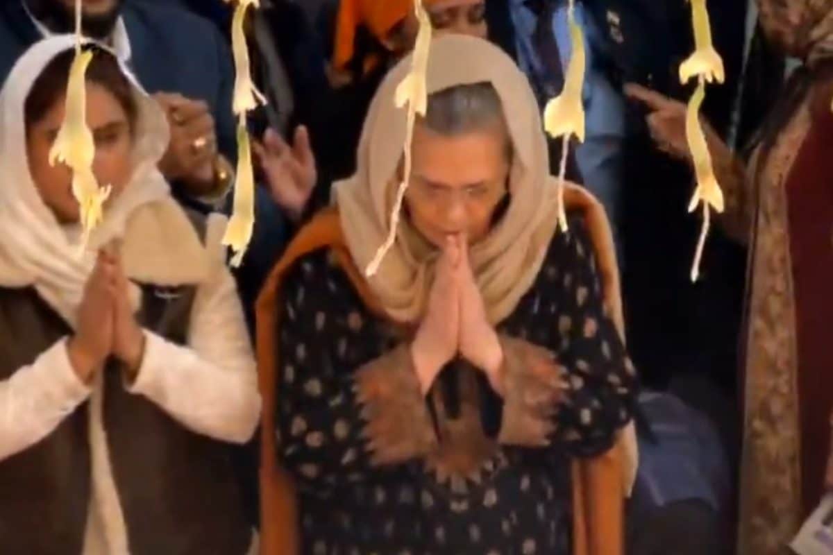 Hamid Ansari, Sonia Gandhi, and Mallikarjun Kharge Pay Respects At Manmohan Singh’s Prayer Meet