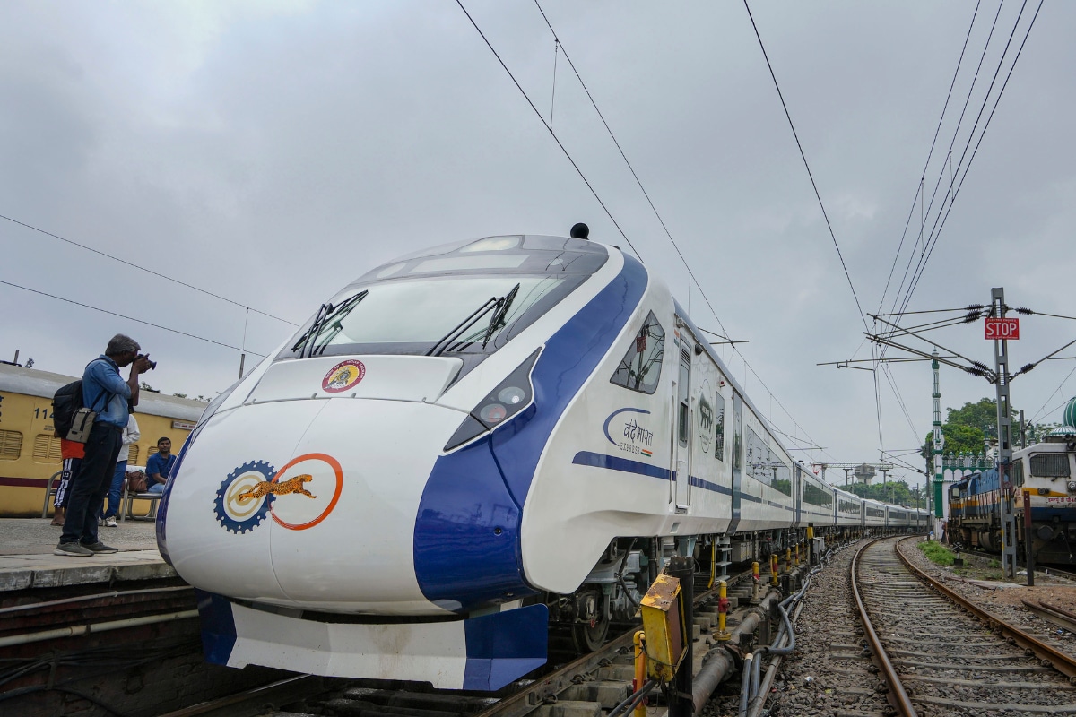 Railways Gives ‘Warm Welcome’ To Vande Bharat For Kashmir, Tailored With Advanced Heating Systems