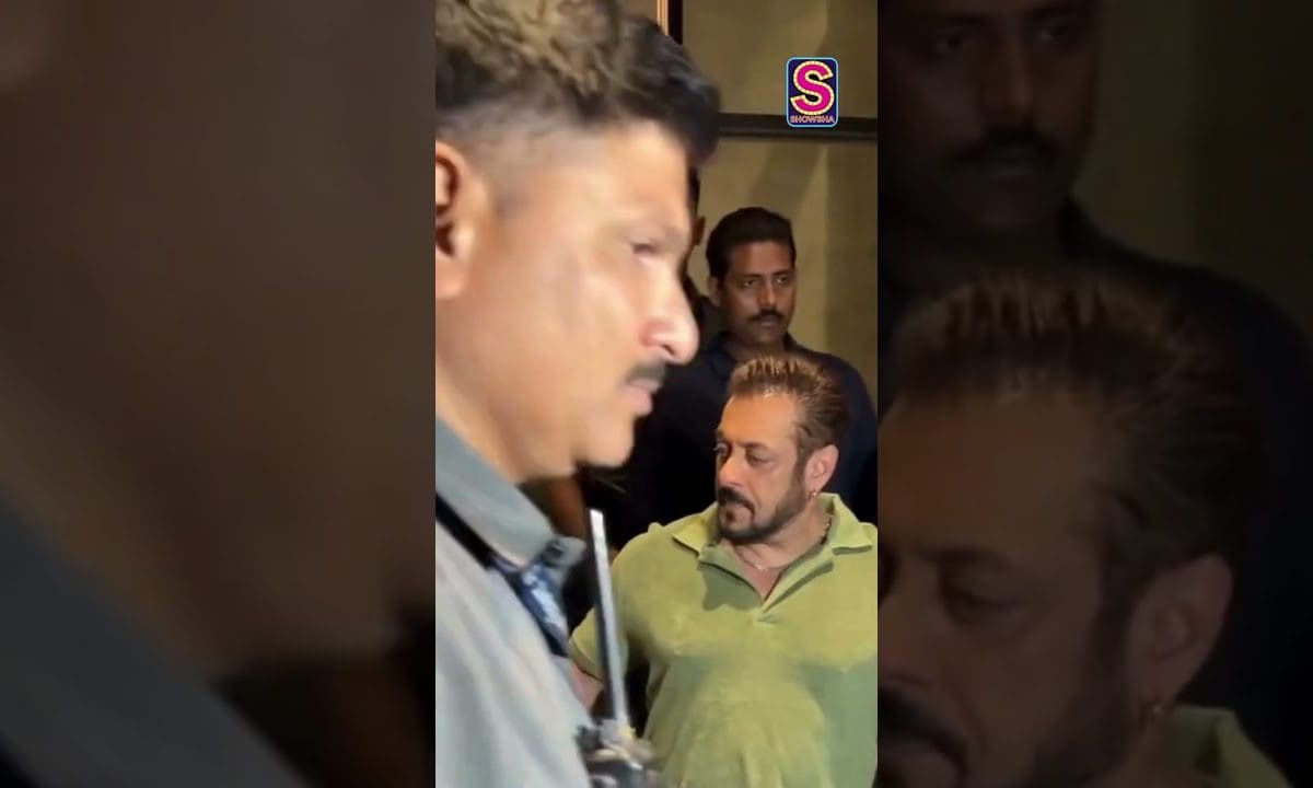 Salman Khan Shows Up tO Support Amir Khan At Loveyapa Screening | Bollywood  | N18S | #shorts
