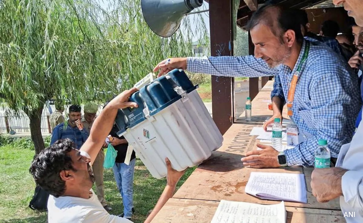 “Don’t Delete Data”: Supreme Court To Poll Body On EVM Petition