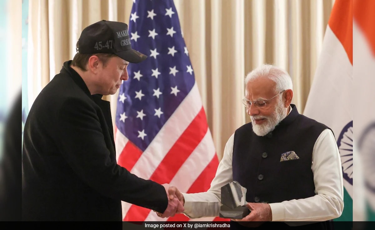 Musk Gifts PM Modi Heatshield Tile From SpaceX’s Starship Test Flight