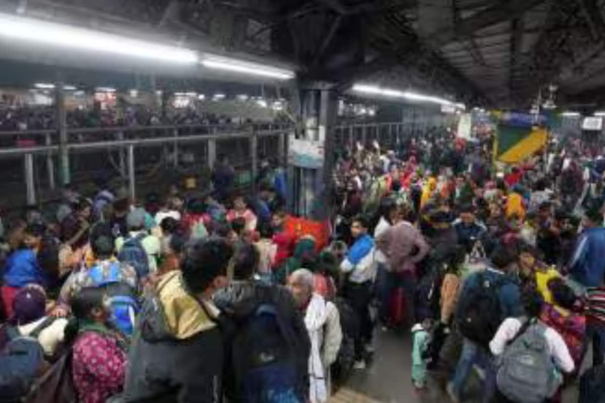 Unable To Board, Passengers Vandalise 2 Coaches Of Special Maha Kumbh Train In UP