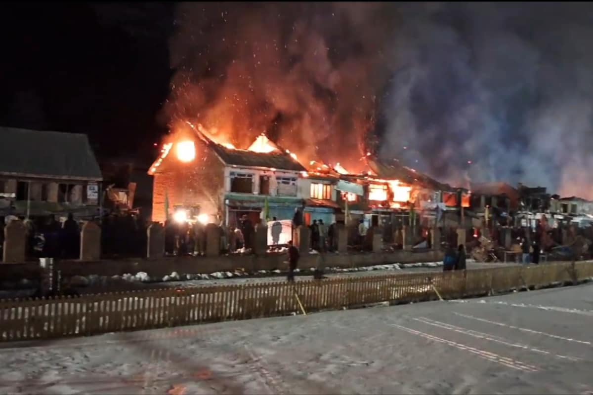 Massive Fire Breaks Out In Market In Jammu & Kashmir’s Sonamarg