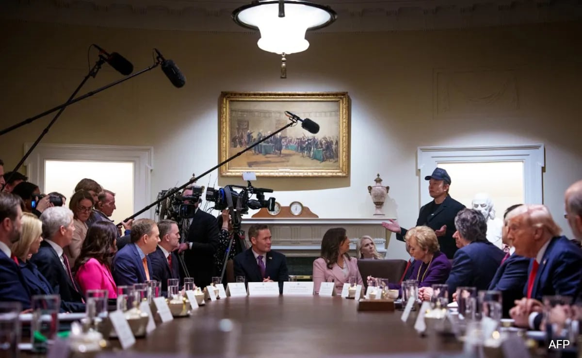 At Trump’s 1st Cabinet Meet, Musk Says He’s Getting “Lot Of Death Threats”