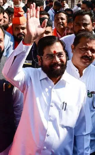 UBT MPs in dilemma over Shinde Sena dinners after Aaditya diktat