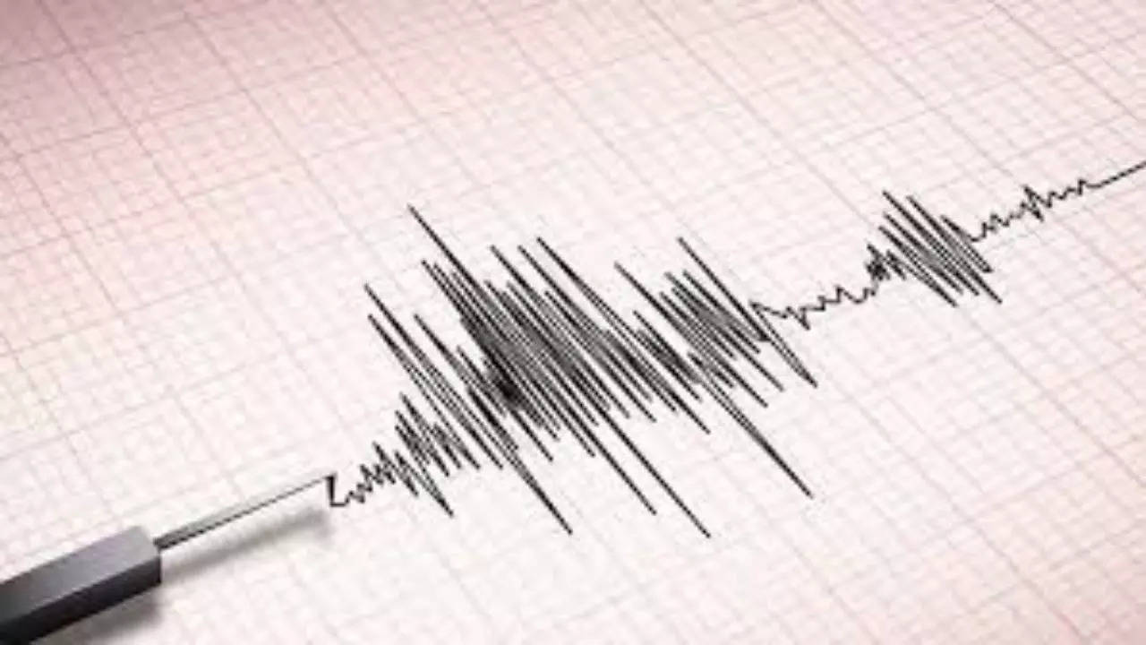 4.0 magnitude earthquake hits Delhi-NCR, strong tremors felt across north India