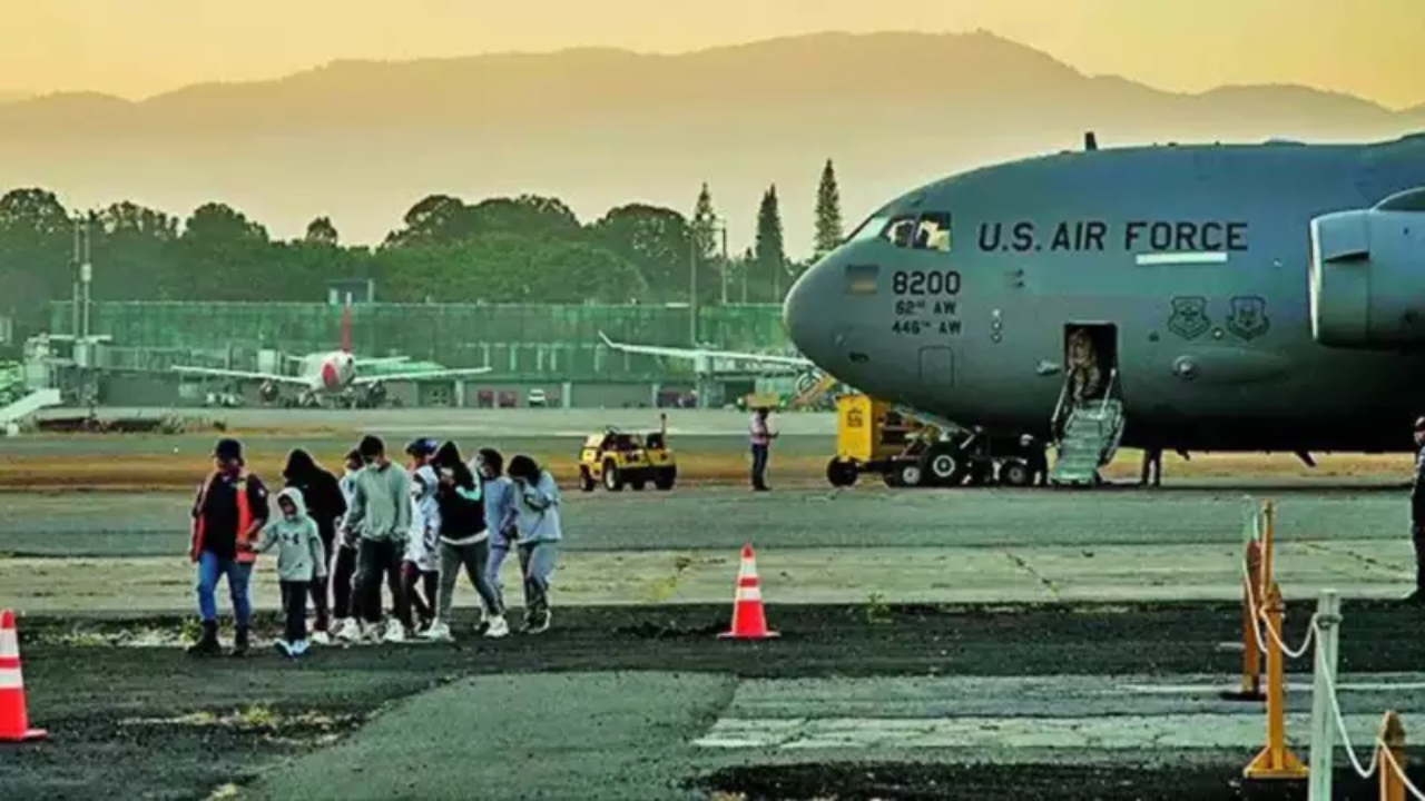 ‘A weak PM’: Cong hits out after Sikh deportees arrive from US without turbans