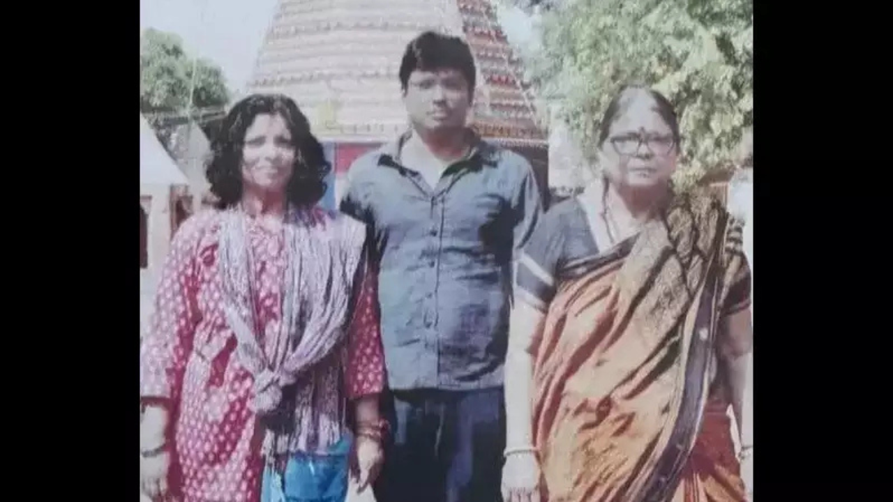 Jharkhand civil services topper, IRS brother & mom found dead