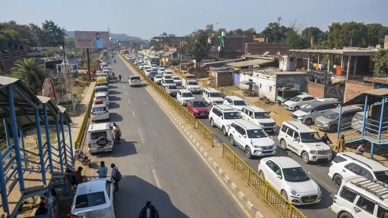 Govt sets target to construct 10,000 km of national highways in 2025-26