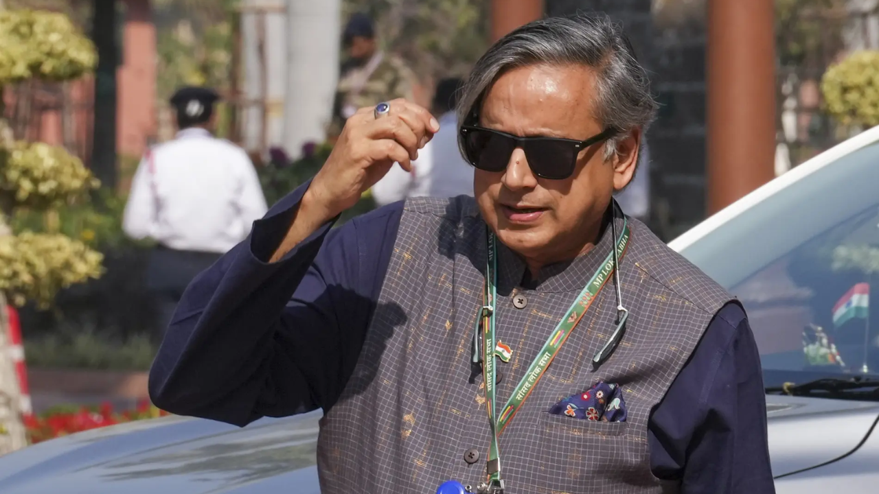 Congress at crossroads: Why ignoring Shashi Tharoor is not an option