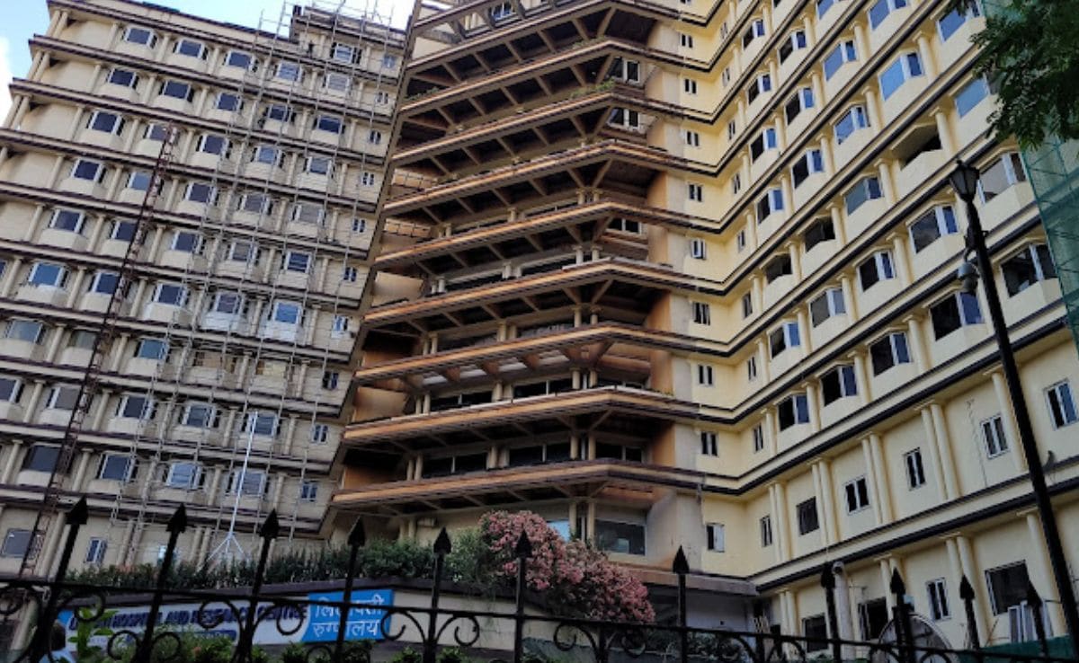 “8 Urns With Bones, Hair”: A ‘Black Magic’ Twist In Lilavati Hospital Fraud