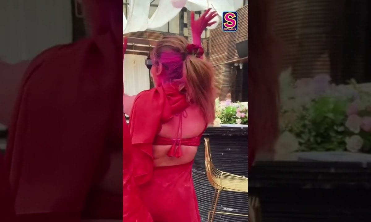 Isha & Ankita Are Bringing The Rang And Bhang To Holi | N18S | #trending