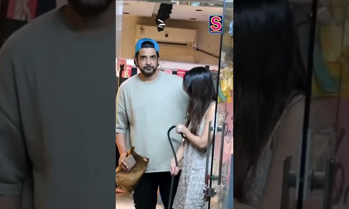 ‘Paw-rents’ Karan Kundrra & Tejasswi Prakash Spotted Out In The City | N18S | #shortvideos