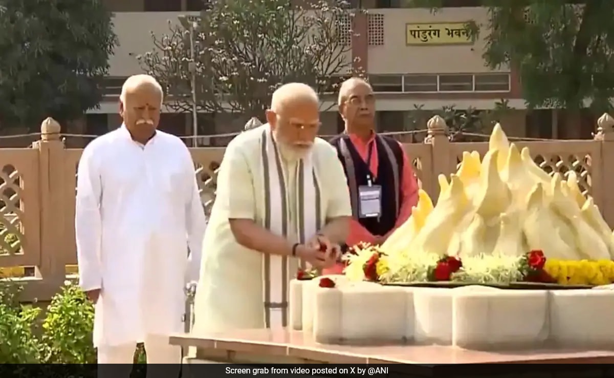 PM Modi Reaches Nagpur, Pays Tribute To RSS Stalwarts With Mohan Bhagwat