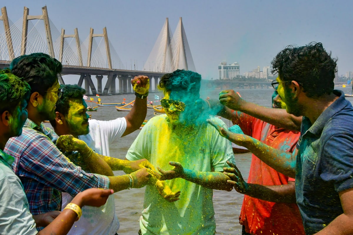 No Obscenity, Forced Colours, Or Water Balloons: Mumbai Police Issues Holi Guidelines