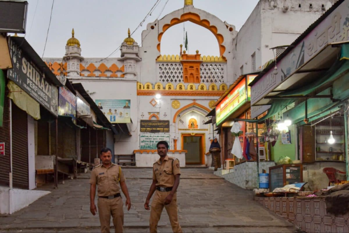 Hindu Outfits Threaten ‘Babri-Like’ Action If Aurangzeb’s Tomb Not Razed, To Protest Across Maharashtra