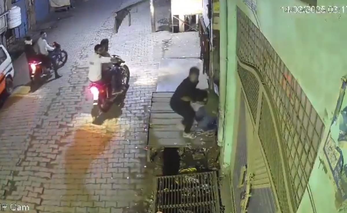 Man Waiting To Have Ramzan ‘Sehri’ Gunned Down By 4 On Bike In Aligarh