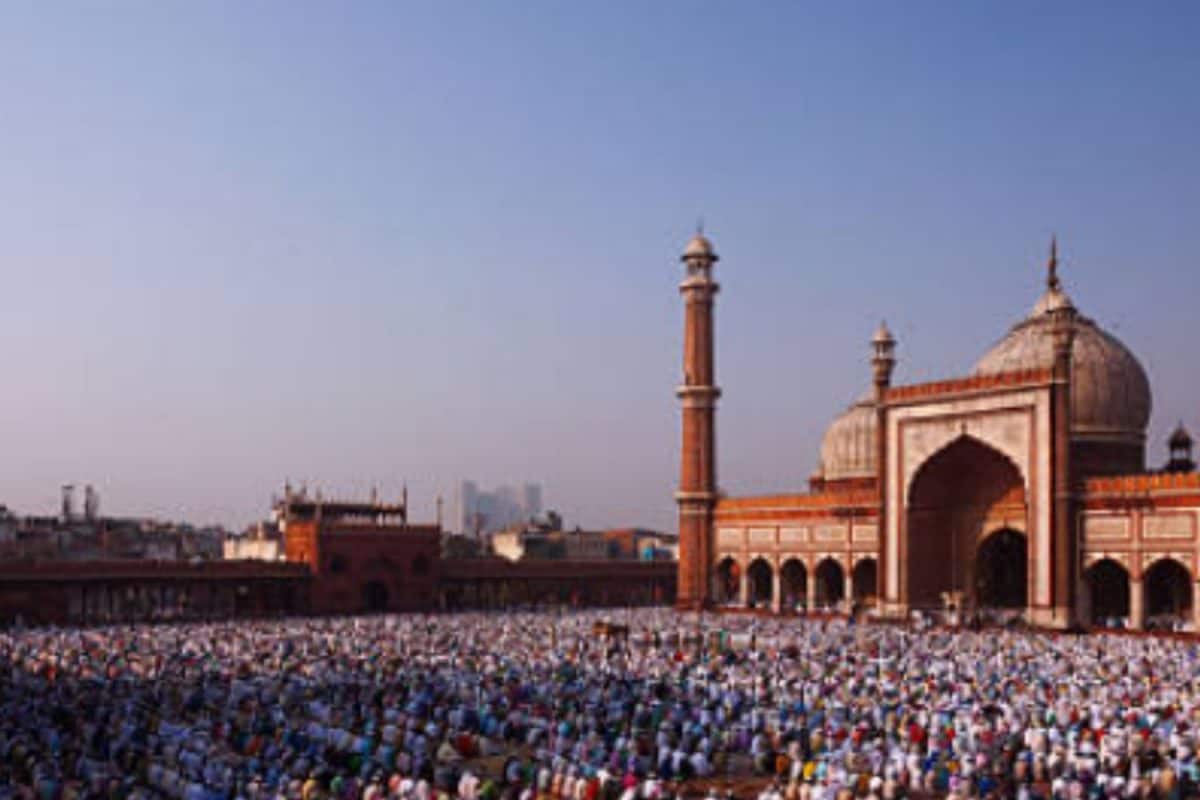Crescent Moon Sighted In Lucknow, India To Celebrate Eid On March 31