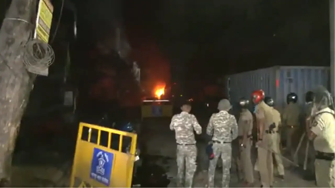 Violent clashes erupt in Nagpur: Vehicles torched, cops injured; CM Fadnavis makes appeal