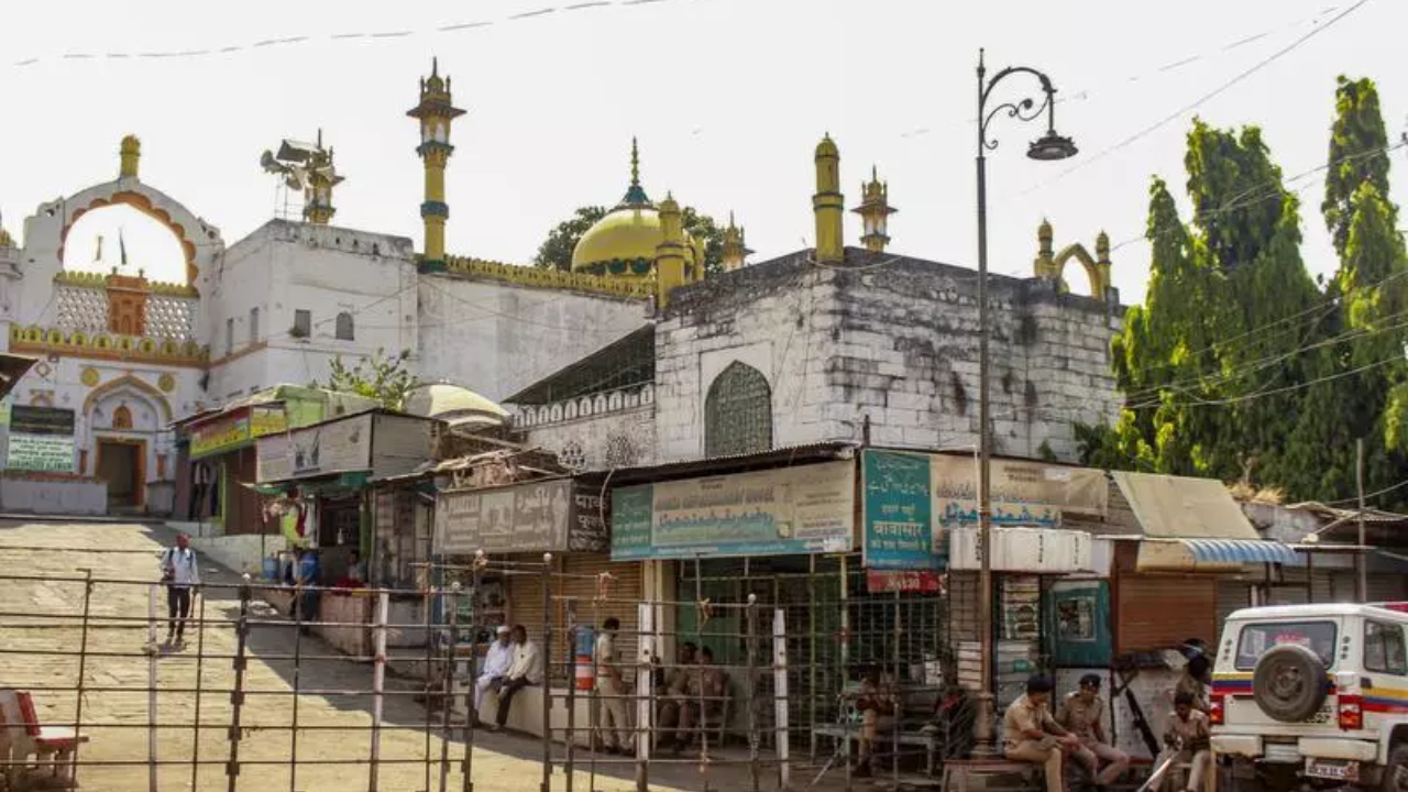 Tomb talk: Why a UP outfit declared Rs 21 lakh cash prize for razing Aurangzeb’s grave