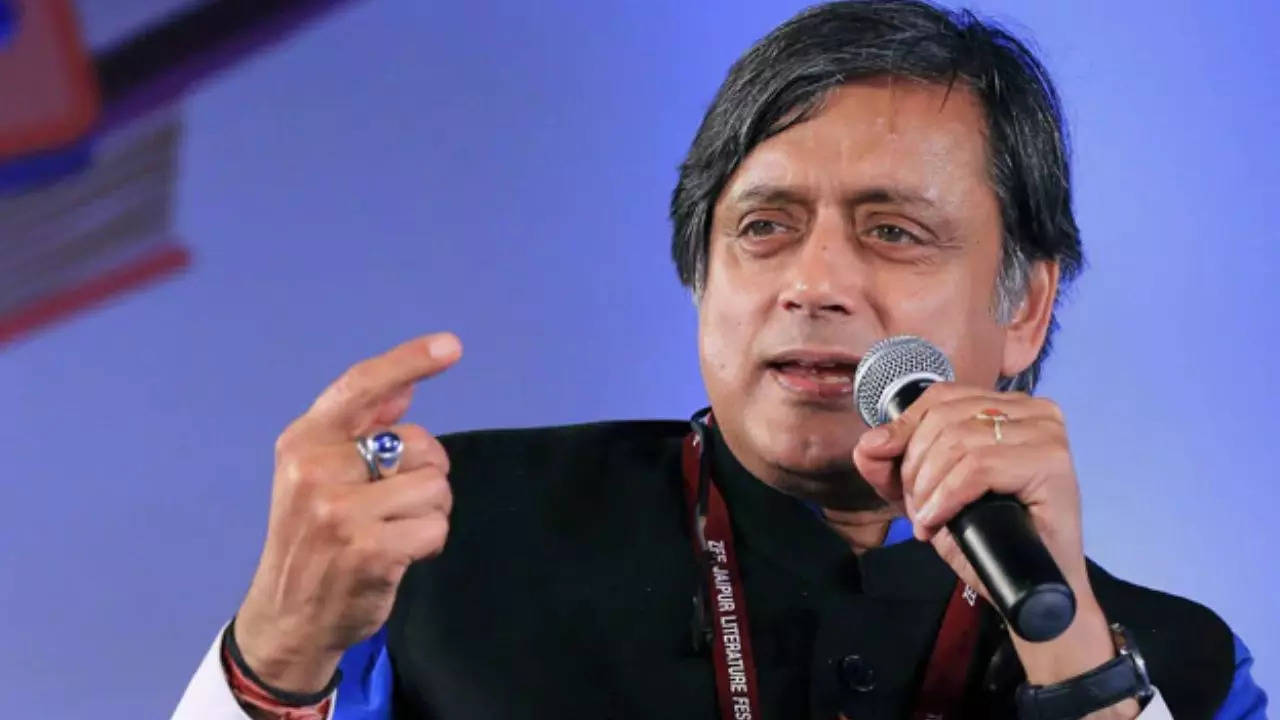 Tharoor’s praise for PM: Wiping egg off his face or leaving Cong red-faced?