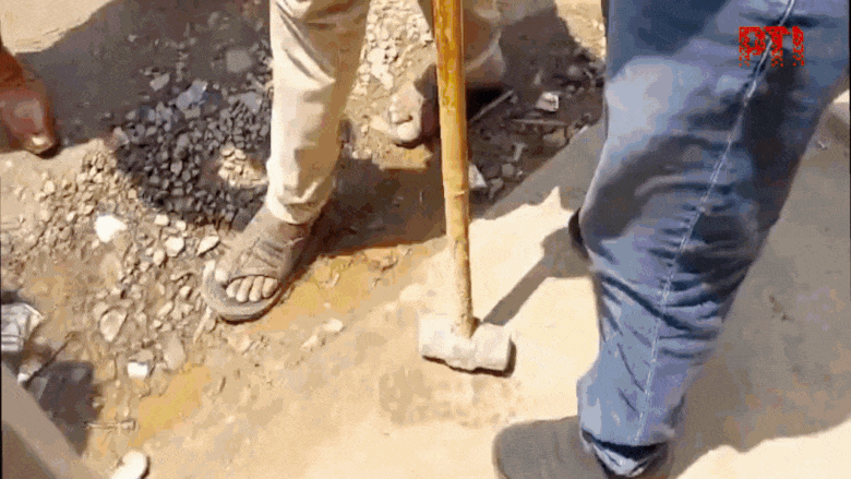 Kunal Kamra row: BMC arrives at Habitat studio with hammers – Watch