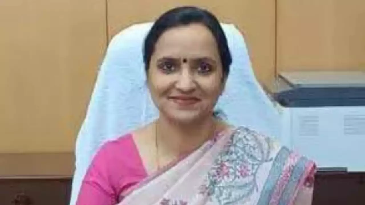Wife of Naveen Patnaik’s top aide takes VRS from IAS, fuels buzz of political plunge