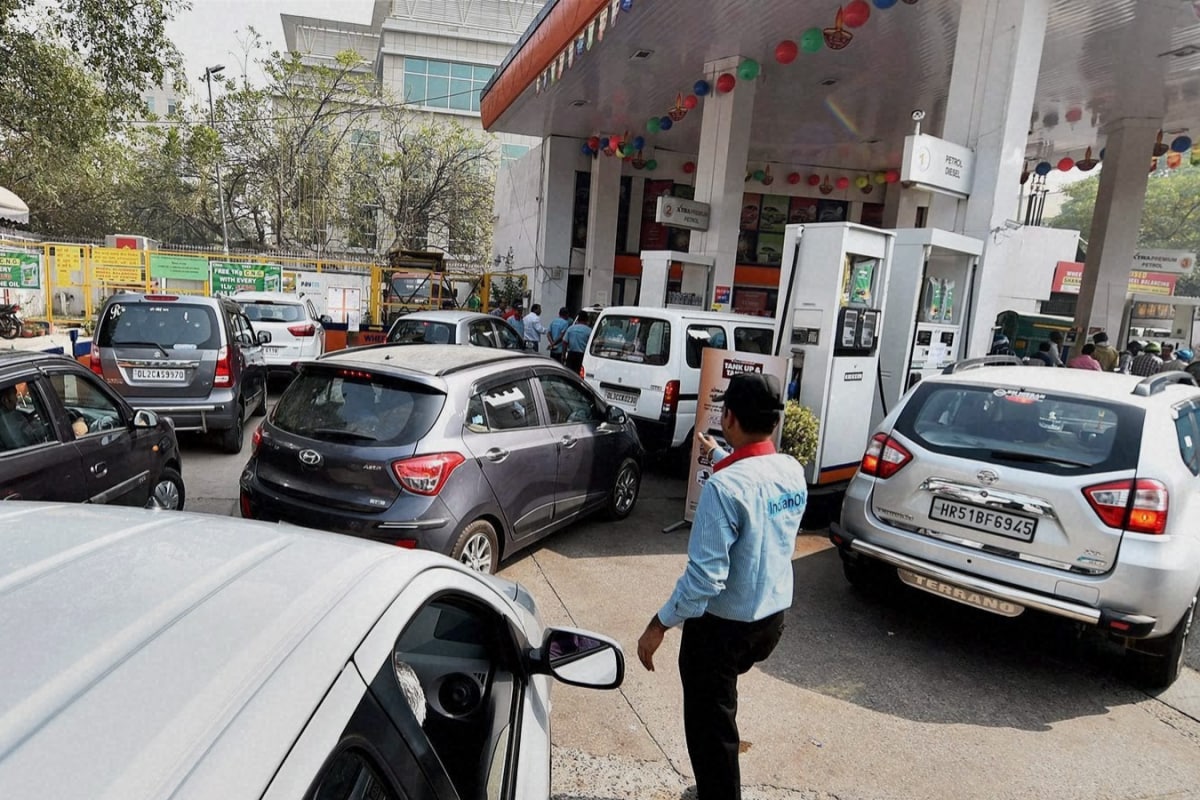 Devices Being Tested At Delhi Petrol Pumps For ‘No Fuel For Old, Non-PUCC Vehicles’ Rule From April 1