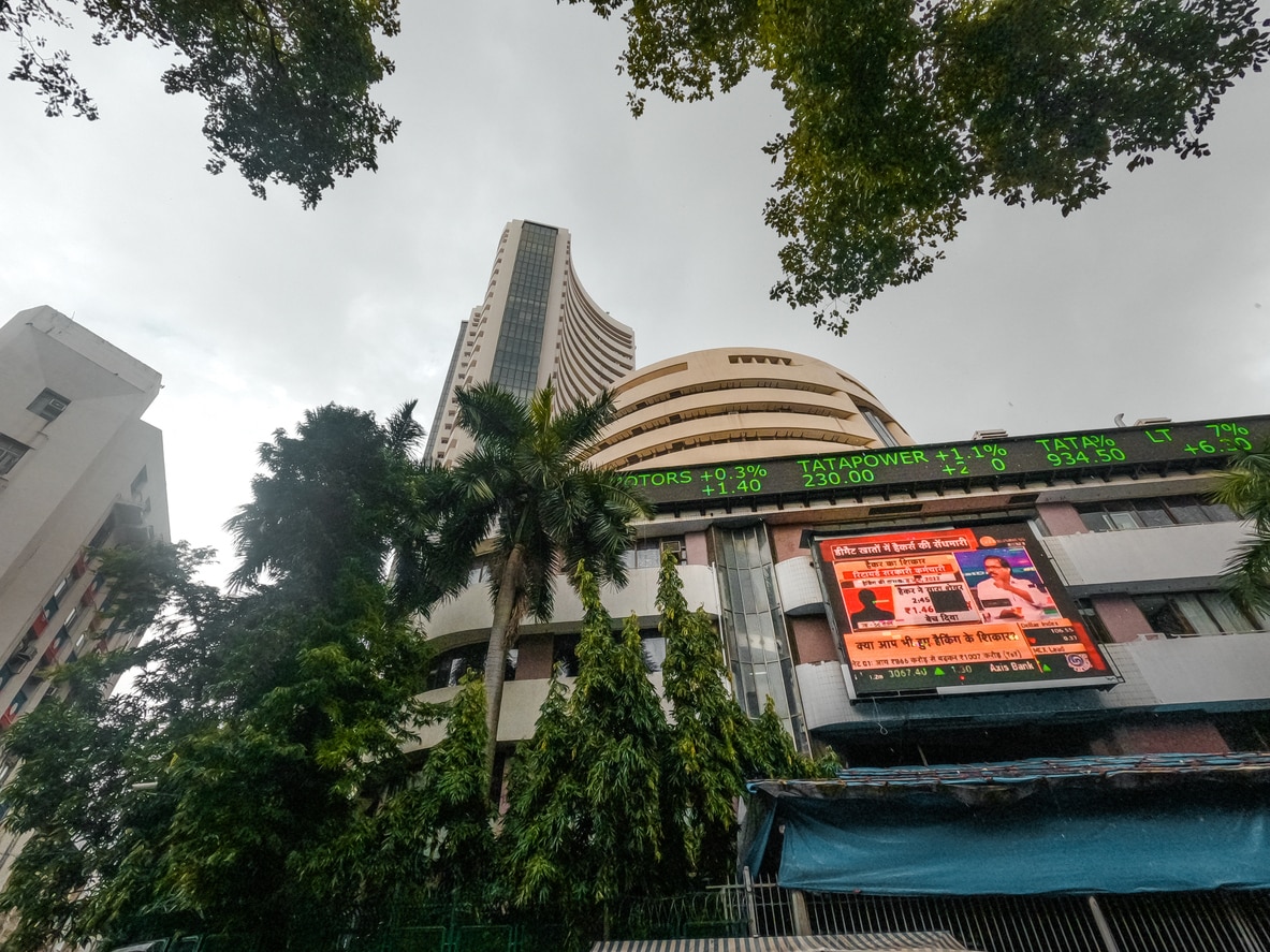Sensex Falls Over 900 Points Amid Tensions Over Pahalgam Terror Attack