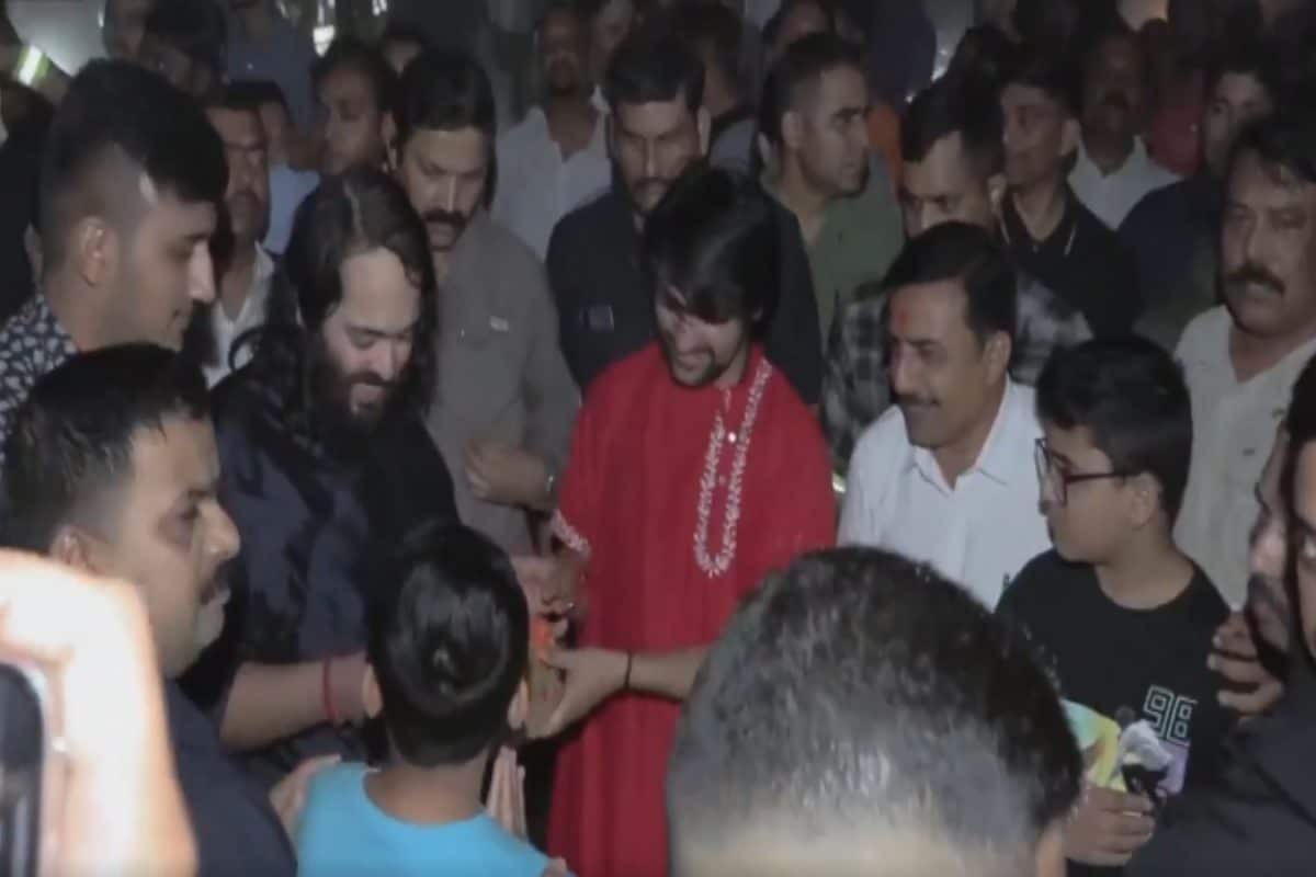 Dhirendra Shastri Joins Anant Ambani’s Padyatra, Praises His Commitment To Sanatan Dharma