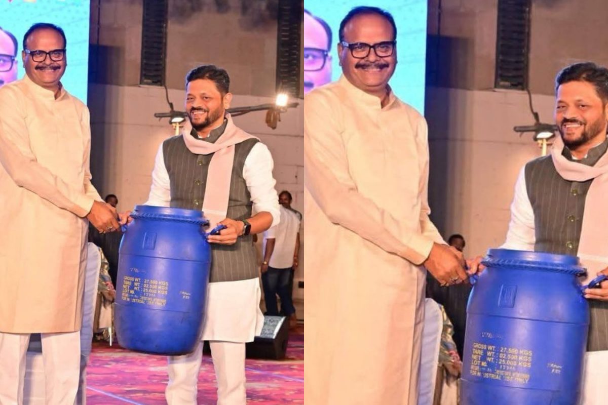 SP Leader Gifts ‘Blue Drum’ To UP Deputy CM, Sparks Political Debate Around Meerut Murder Case