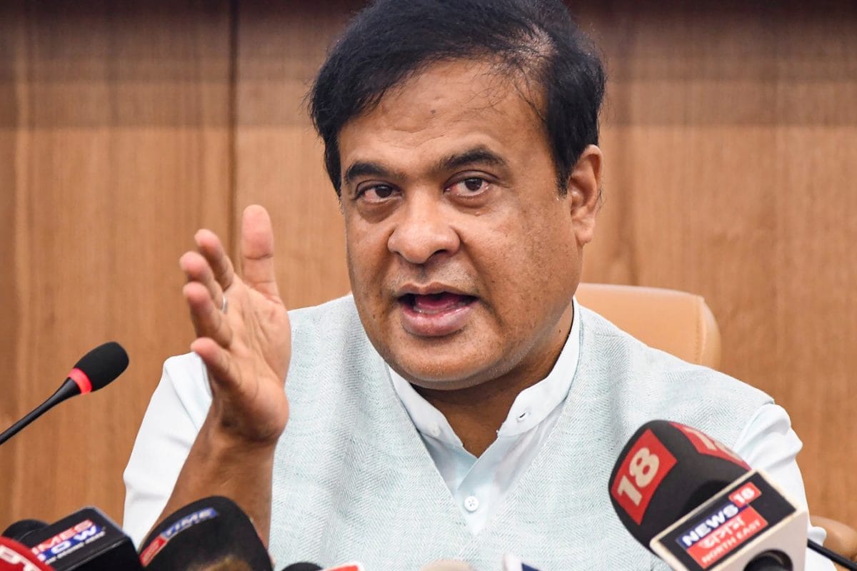 Assam CM Uses Passenger’s Charger On Emirates Flight; Netizens Express Phone ‘Hacking’ Concerns