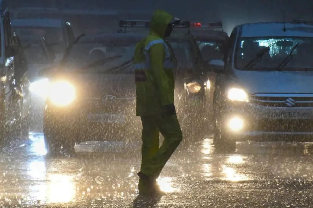 Parts Of Mumbai Receive Light Showers, IMD Issues Yellow Alert