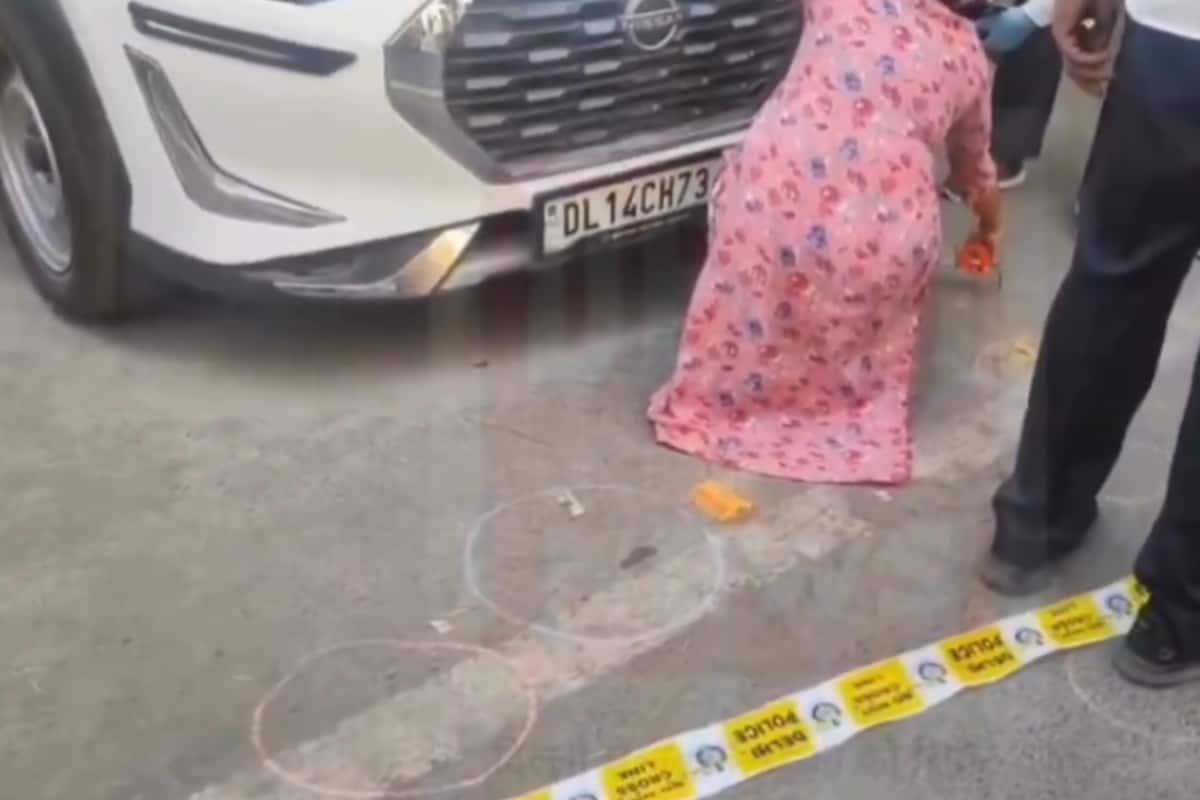 Gunmen Fire At Car In Delhi’s Trilokpuri, Set It Ablaze, Leave Threat Message: ‘Pay Up Or…’