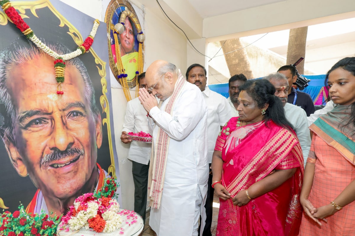 Amit Shah Consoles Tamilisai Soundararajan At Her Residence After Father’s Passing