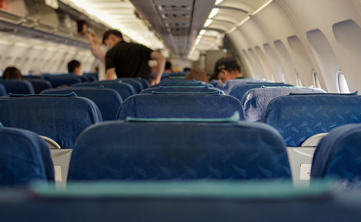 Airlines Issue Travel Advisory For Passengers Stranded In Srinagar Amid Terror Attack