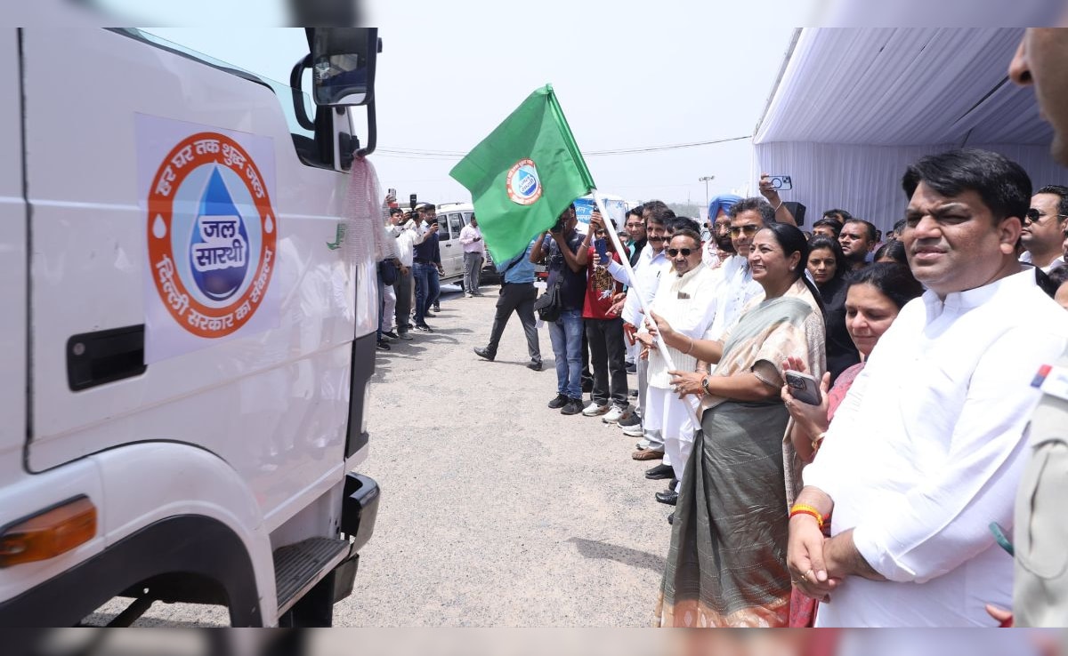 Delhi Chief Minister Launches GPS-Enabled Water Tankers, App To Track Them