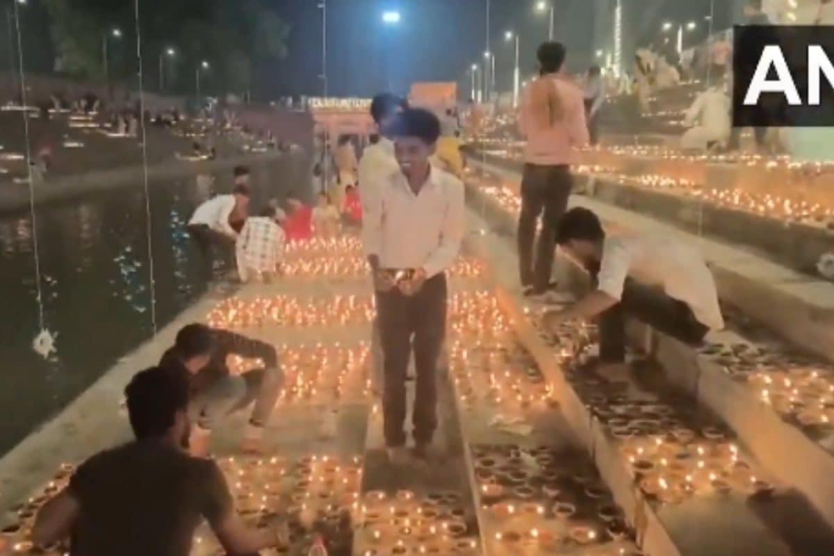 Over 2.5 Lakh Diyas Lit In Ayodhya To Celebrate Ram Navami | Watch