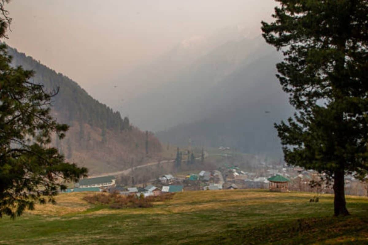 Rajasthan Collector Faces Heat After ‘Urgent Leave’ Turns Into Kashmir Getaway