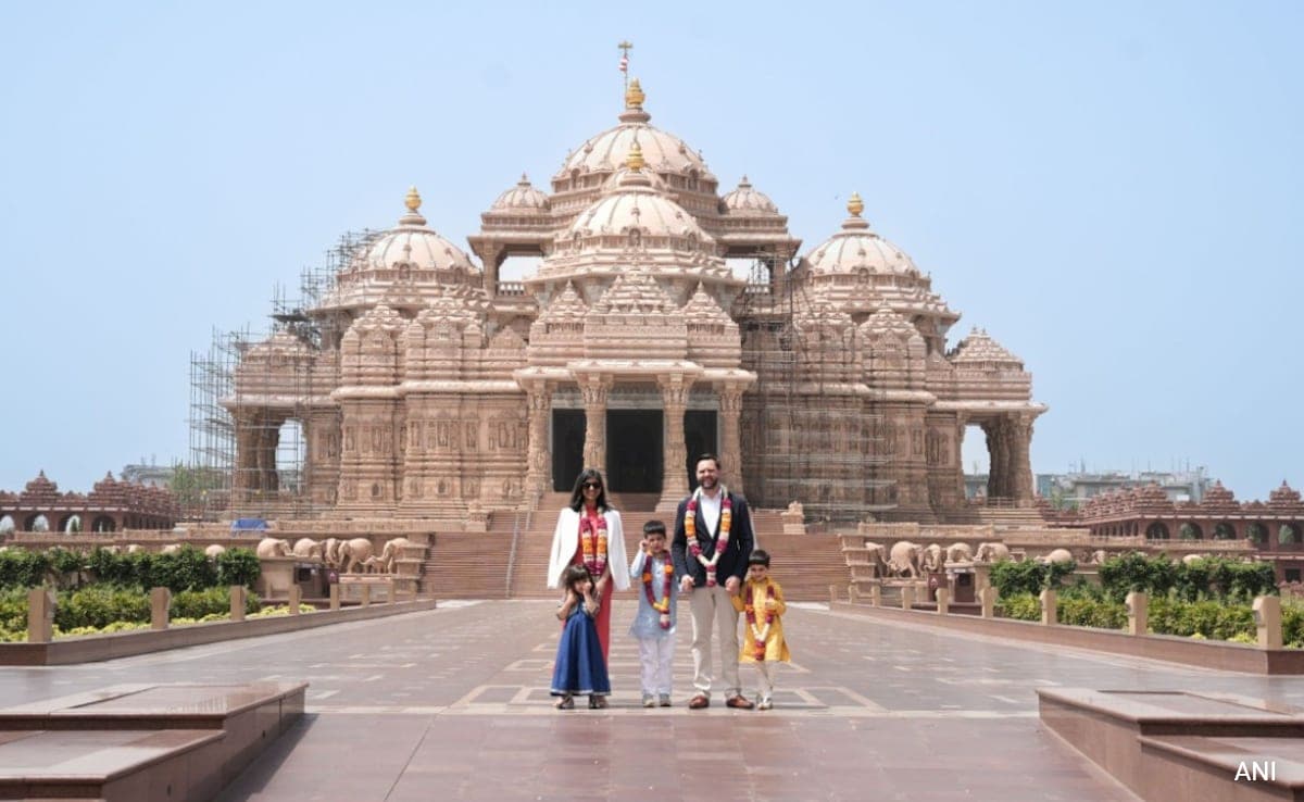 “Our Kids Loved It”: JD Vance Visits Akshardham Temple With Family