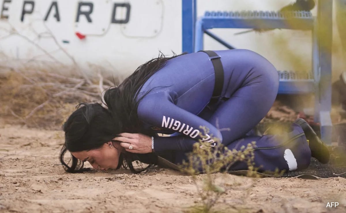 “10/10”: Katy Perry After Brief Foray Into Space, Kisses Ground After Return
